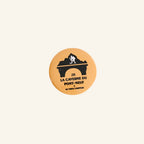 Badge Jaune - La Caverne du Pont-Neuf x Au Vieux Campeur