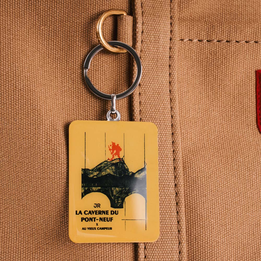 Porte-clé Vieux Fusain Jaune - La Caverne du Pont-Neuf x Au Vieux Campeur